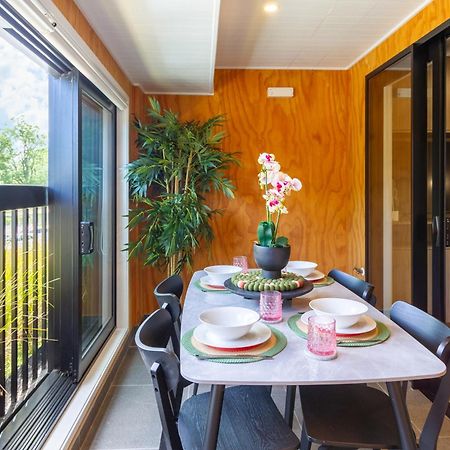 Cozy 1-Bed Apartment With Park Views, Sleeps 4 Christchurch Bagian luar foto
