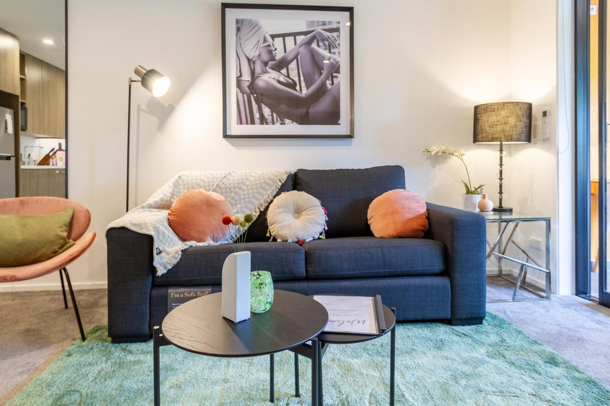Cozy 1-Bed Apartment With Park Views, Sleeps 4 Christchurch Bagian luar foto