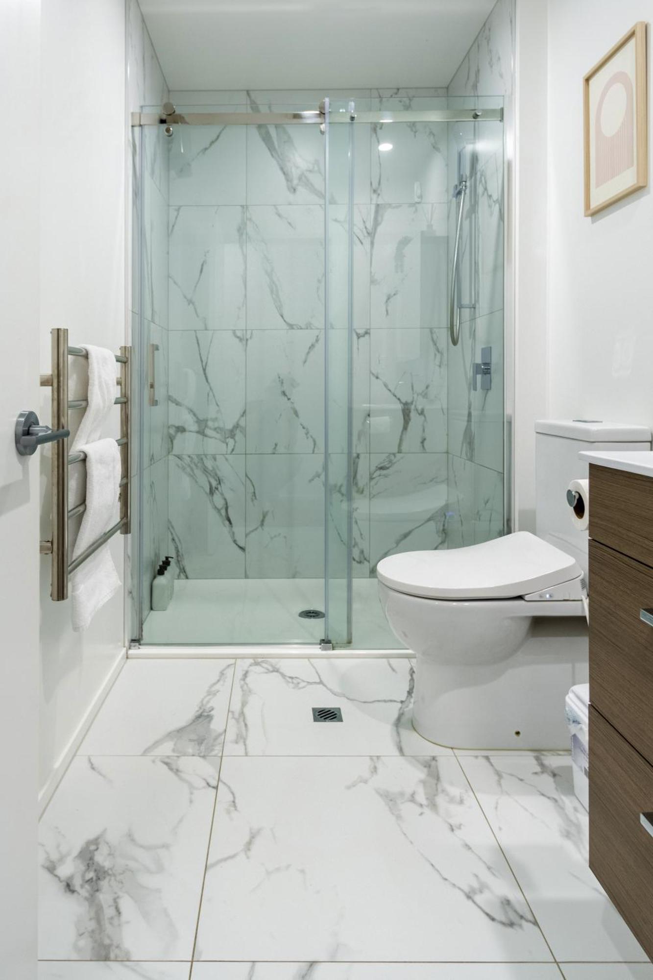 Cozy 1-Bed Apartment With Park Views, Sleeps 4 Christchurch Bagian luar foto