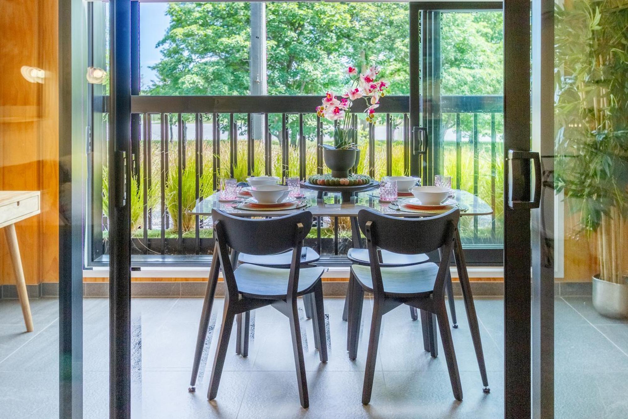 Cozy 1-Bed Apartment With Park Views, Sleeps 4 Christchurch Bagian luar foto