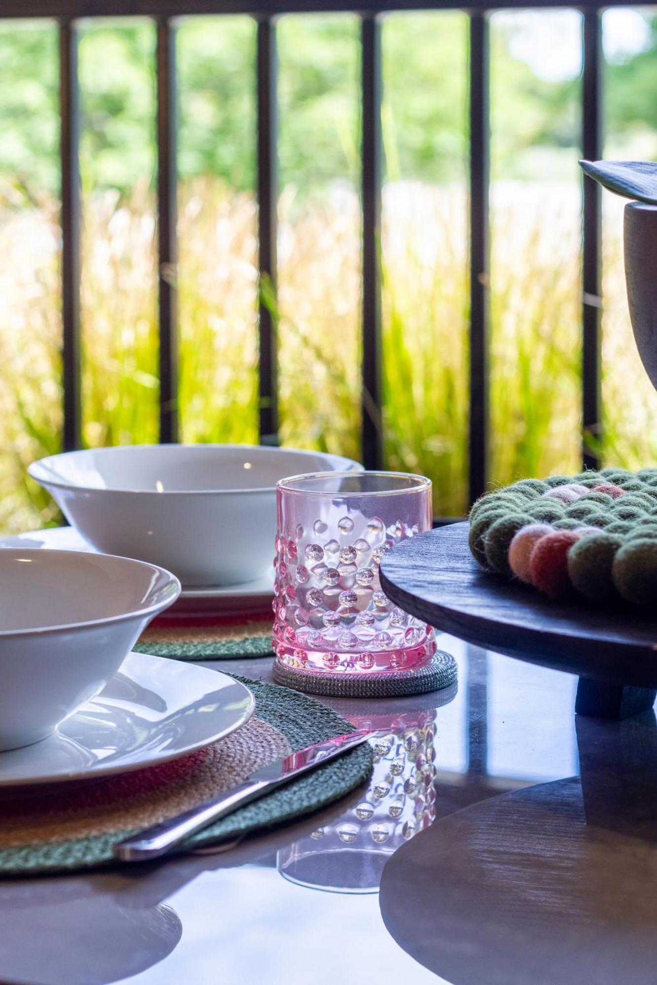 Cozy 1-Bed Apartment With Park Views, Sleeps 4 Christchurch Bagian luar foto