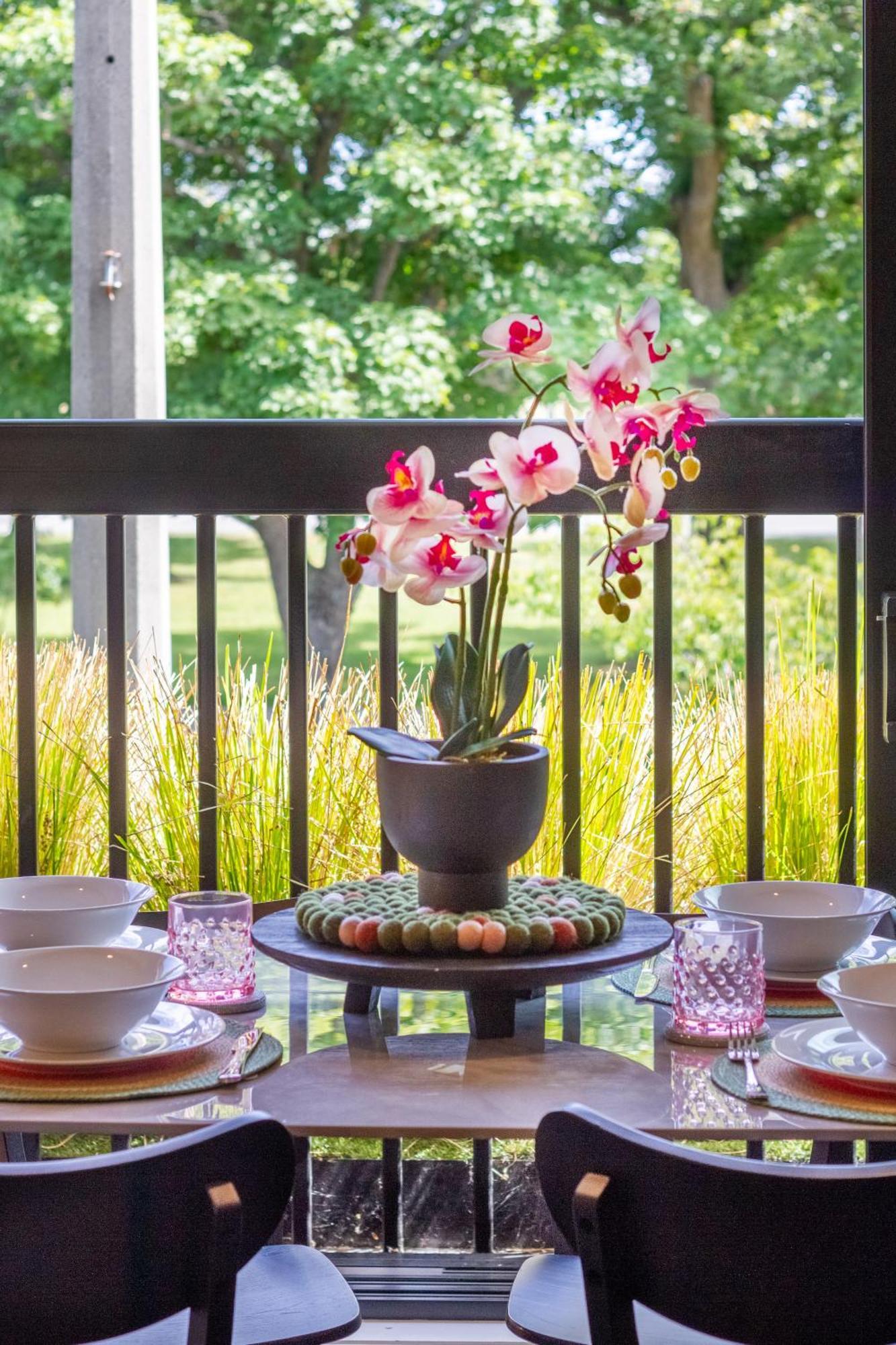 Cozy 1-Bed Apartment With Park Views, Sleeps 4 Christchurch Bagian luar foto